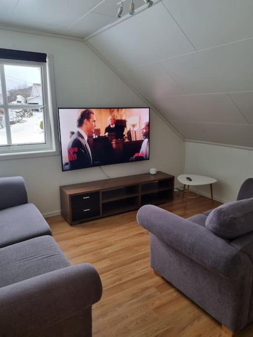 Moderne Hus Med 5 Soverom Og 2 Bad Pa Hidra Rasvag