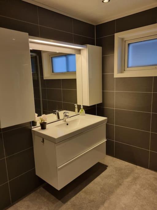 Moderne Hus Med 5 Soverom Og 2 Bad Pa Hidra Vakantiehuis Rasvag
