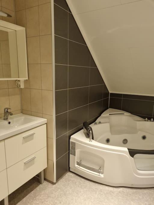 Moderne Hus Med 5 Soverom Og 2 Bad Pa Hidra Vakantiehuis *